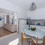 Mika1 Apartament *
