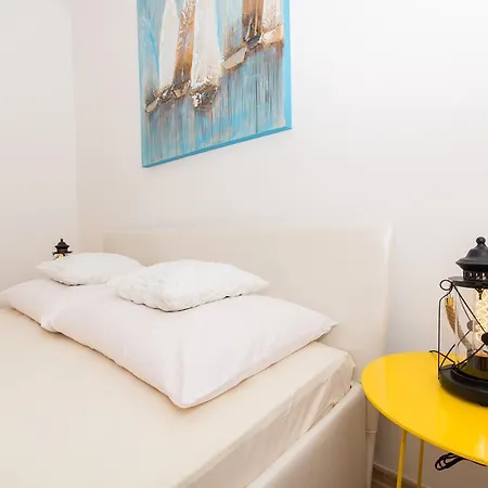 Mika1 Apartman *