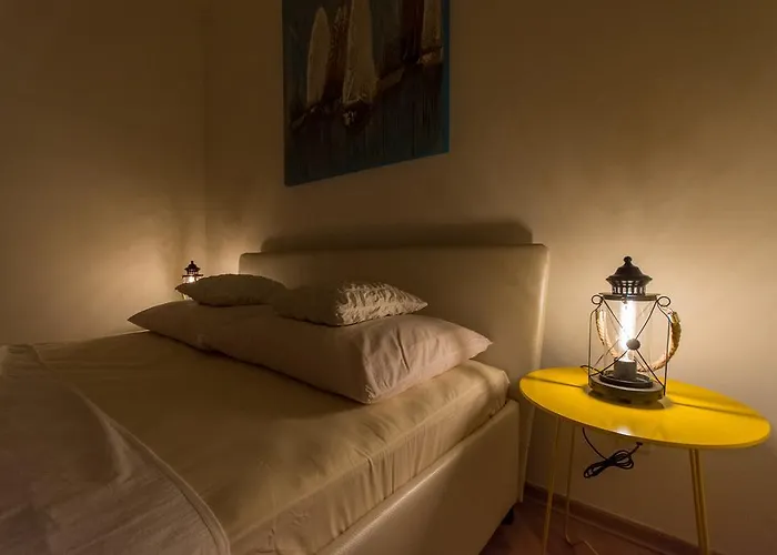 Mika1 アパート トロギール